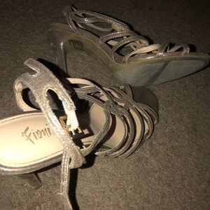 Size 7 1/2 gold heels